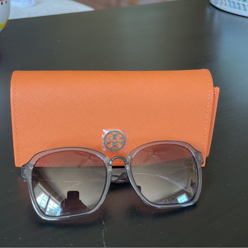 Tory Burch Sunglasses - Picture 1 of 3